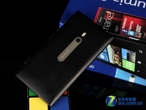 2011年最后一款旗舰诺基亚Lumia800评测