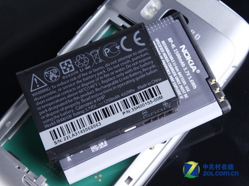 全键盘触控混搭 诺基亚E6/HTC Chcaha对比 