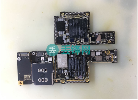 iPhone XS Max手机不开机维修